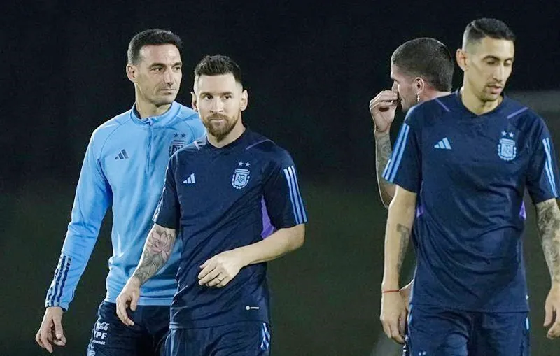 HLV Lionel Scaloni và 2 “cận vệ già” đã sẵn sàng chinh phục Copa America 2024. Argentina1.jpg