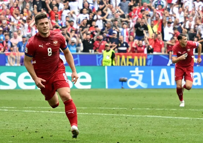 Nhưng Luka Jovic đã giúp Serbia sống lại cơ hội đi tiếp vào vòng 16 đội. Serbia.jpeg