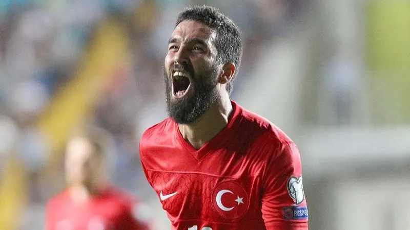 Arda Turan cũng rất tài năng nhưng tính khí cổ quái khiến anh không để lại nhiều ấn tượng đẹp Arda Guler3.jpg
