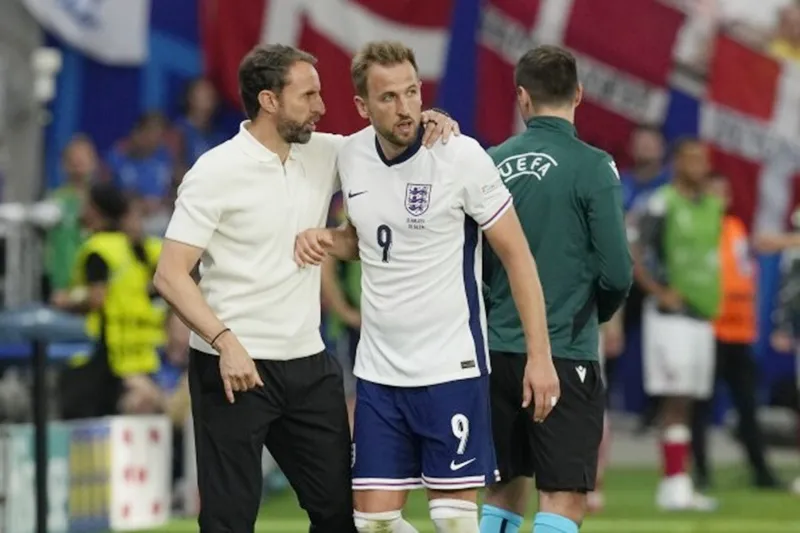 HLV Gareth Southgate và đội trưởng của ông đều chỉ ra điểm yếu nhất là năng lực cầm bóng. Harry Kane1.jpg