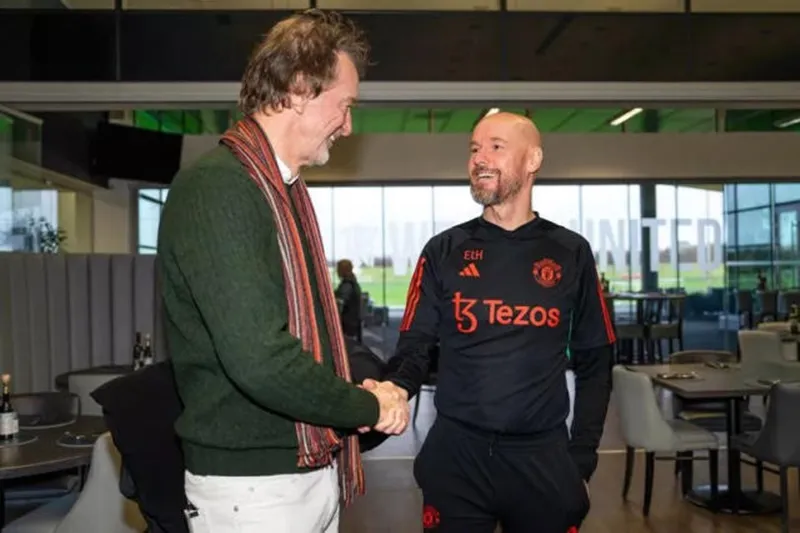 HLV Erik ten Hag xem ra ít áp lực hơn khi kỳ vọng thực tế lúc này không phải là danh hiệu. Ratcliffe1.jpg
