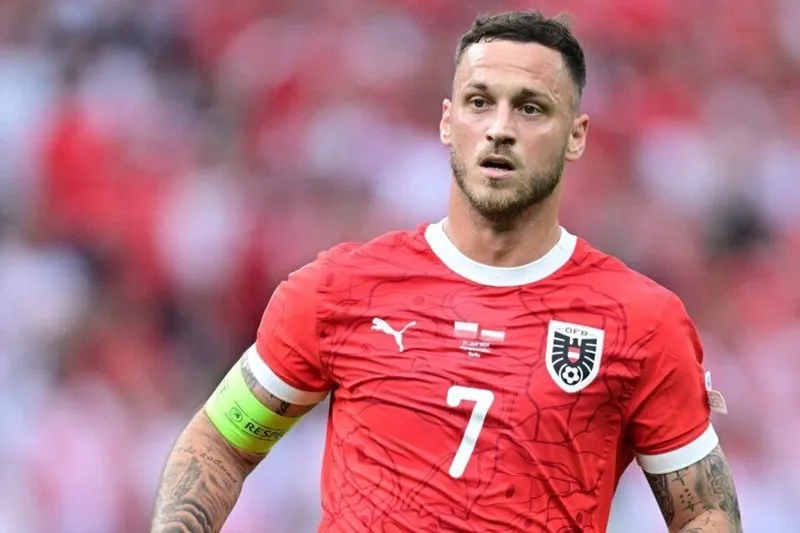 Giờ đây Arnautovic đã đủ trưởng thành để xứng đáng với tấm băng thủ quân Marko Arnautovic3.jpg