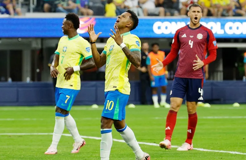 Brazil đã bỏ lỡ một loạt cơ hội và bị đội yếu nhất bảng Costa Rica cầm hòa 0-0.
