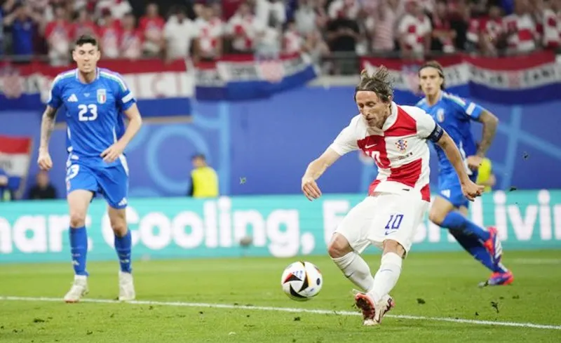 Luka Modric đã thể hiện được vai trò thủ lĩnh với bàn mở tỷ số nhưng vẫn không đủ. Luka Modric1.jpg