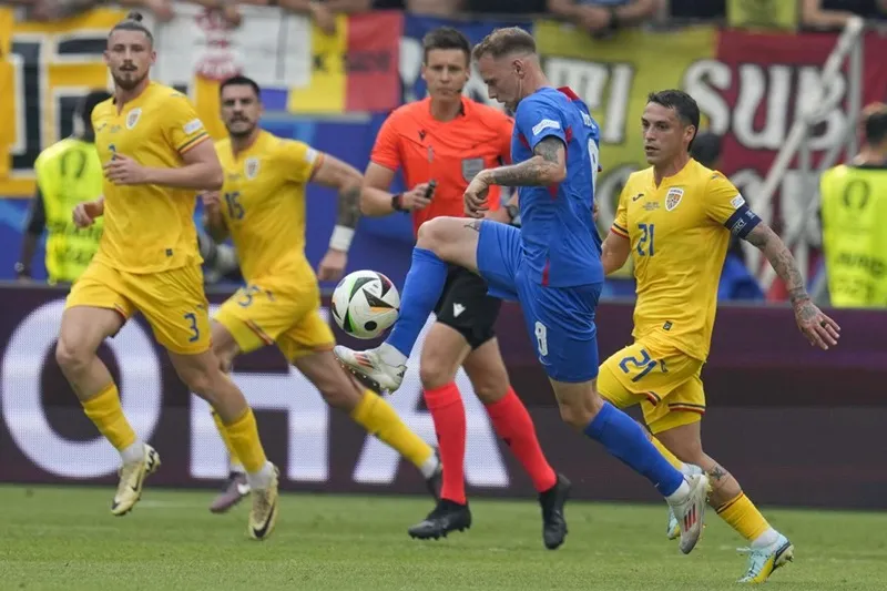 Romania và Slovakia thật sự hòa 1-1 và dắt tay nhau đi tiếp. Romania1.jpg