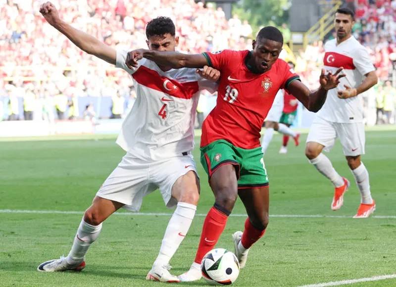 Hậu vệ trái Nuno Mendes đang chơi khá tốt cùng tuyển Bồ Đào Nha.