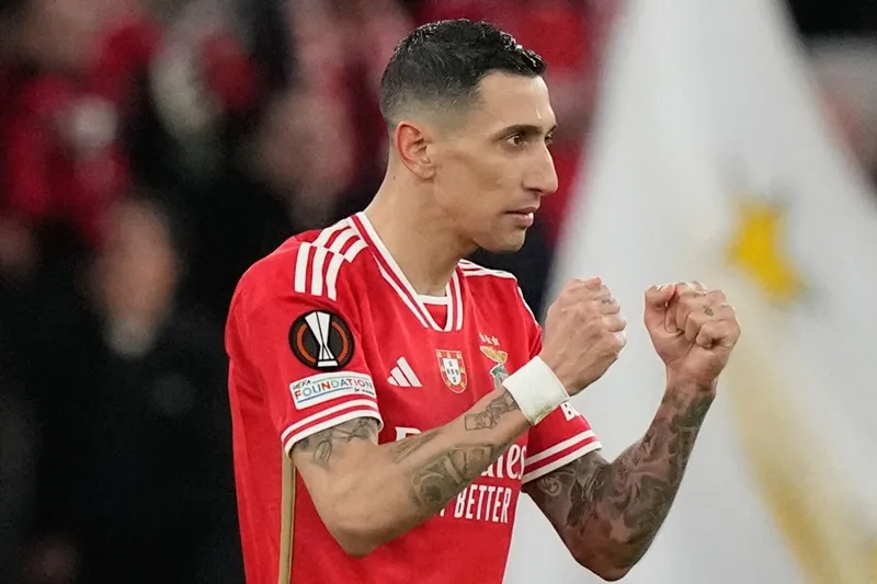 Angel Di Maria nhiều khả năng ở lại Benfica thêm ít nhất một mùa giải nữa.
