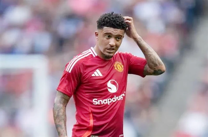 Jadon Sancho bất ngờ bị ép đá tiền đạo dù không ghi bàn cho CLB kể từ tháng 5-2023.