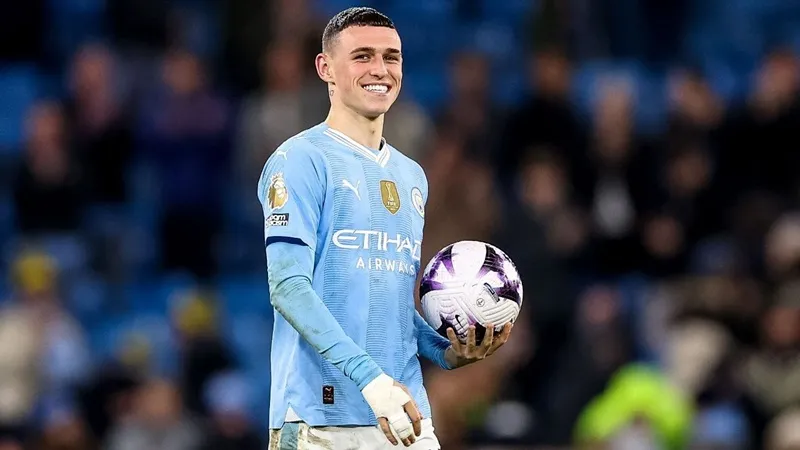 Foden sẽ hội quân vào thứ Hai để chuẩn bị cùng Man.City tranh Community Shield với Man.United. Phil Foden1.jpg