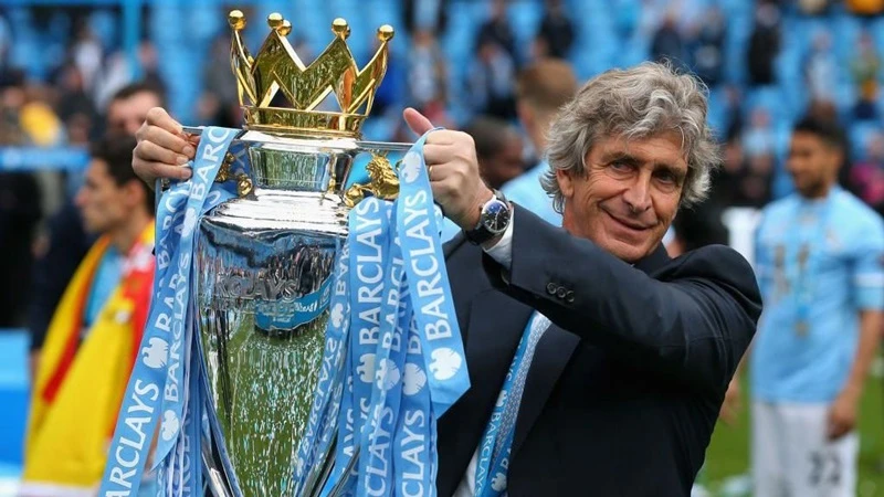 HLV Manuel Pellegrini giúp Man.City vô địch Premier League mùa 2013-14.