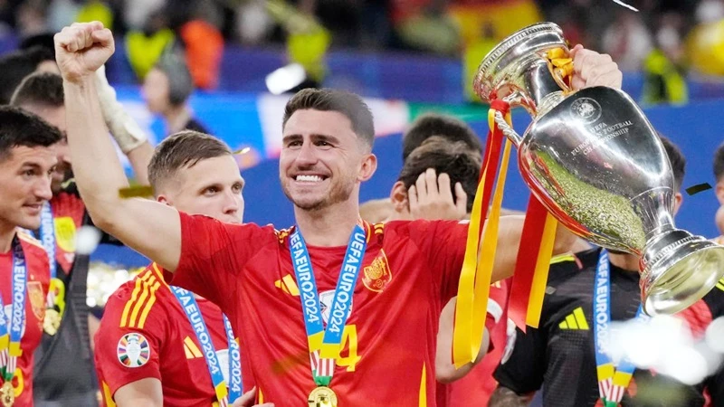 Một năm ở Saudi Pro League có lẽ đủ để cho Aymeric Laporte thấy anh đang phí hoài đẳng cấp của mình.