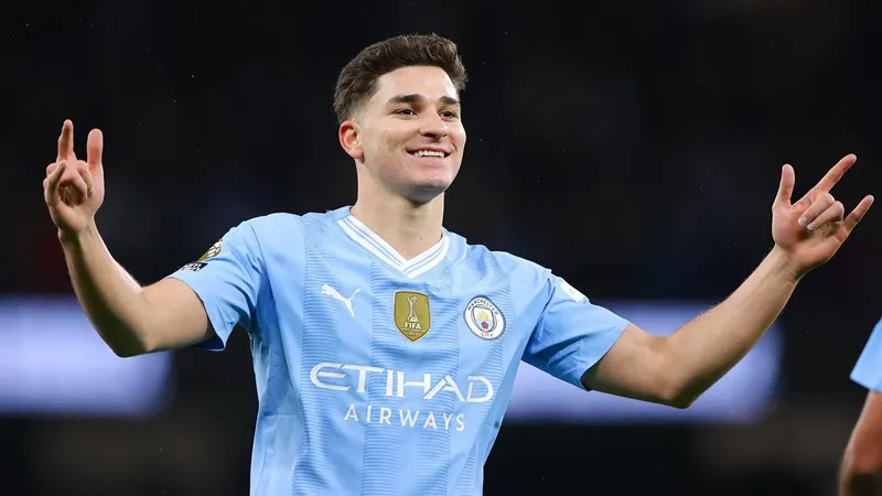 HLV Pep Guardiola cho biết Man.City không thể ngăn cản khi Julian Alvarez yêu cầu được ra đi.