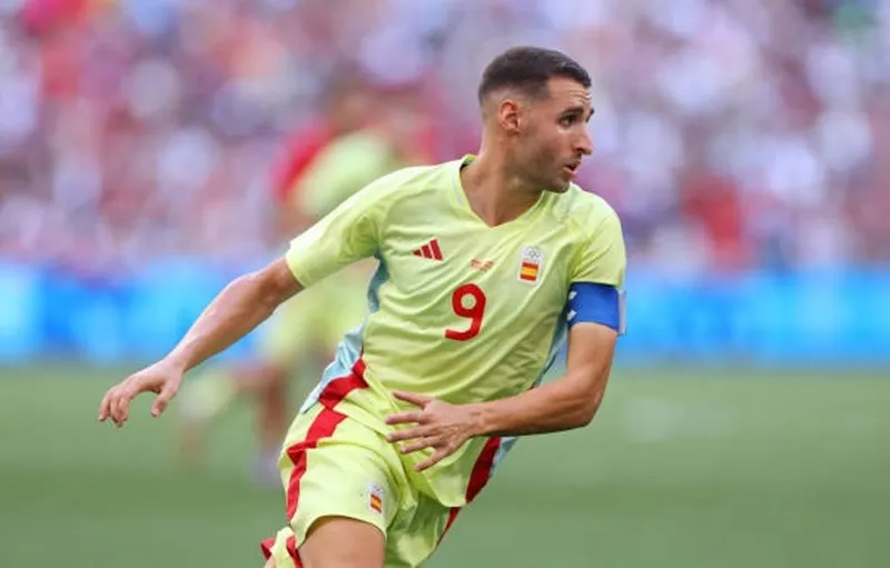 Tiền đạo Abel Ruiz đeo băng đội trưởng tại Olympic Paris, giống người đàn anh Morata trên tuyển ở Euro 2024 Abel Ruiz.jpg