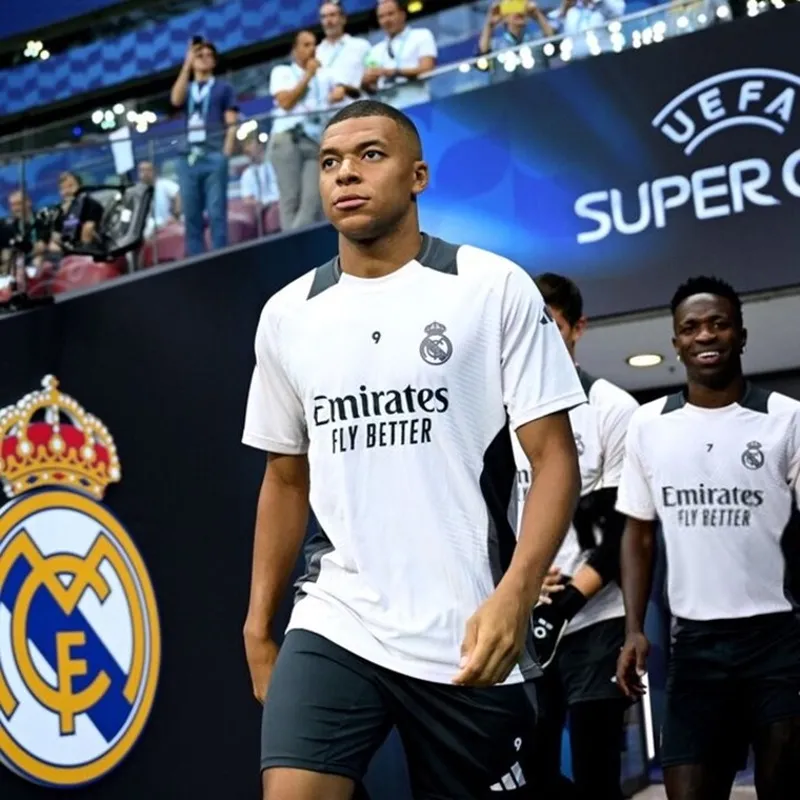 HLV Carlo Ancelotti cho biết Mbappe đang thích nghi tốt với đội sau một tuần tập luyện. Mbappe1.jpg