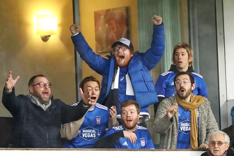 Ca nhạc sĩ nổi tiếng Ed Sheeran mua cổ phần nhỏ tại Ipswich khi CLB thân yêu trở lại Premier League.