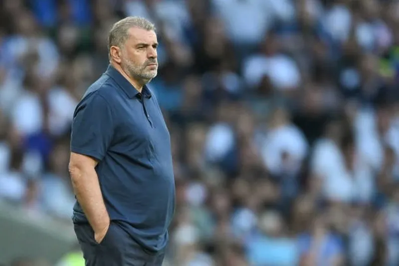 Ange Postecoglou rất thất vọng với hành vi sai trái của cậu học trò Bissouma Postecoglou.jpg