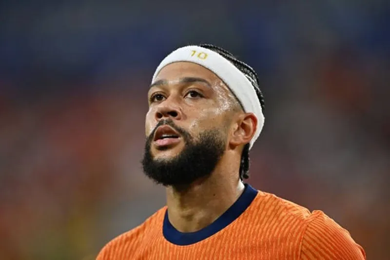 Depay vắng mặt tại đội tuyển khi chưa tìm được CLB mới