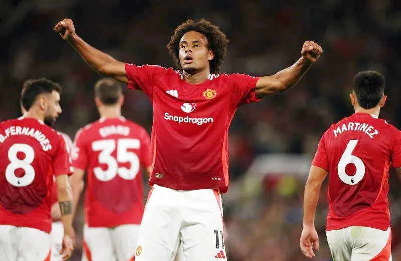 HLV Erik ten Hag hài lòng với chiến thắng trong trận đấu đầu tiên của mùa giải mới. Joshua Zirkzee.jpg