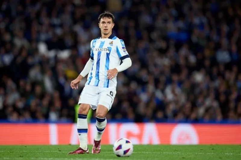 Zubimendi quyết định ở lại Real Sociedad, bất chấp sự chào mời của một số đội bóng lớn Zubimendi.jpg