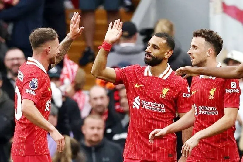 Mohamed Salah tỏa sáng giúp Liverpool giành chiến thắng 2-0 trước Brentford. Brentford.jpg