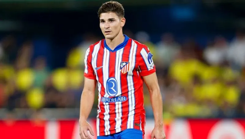 HLV Diego Simeone tin Julian Alvarez sẽ tỏa sáng dù chơi tiền đạo trung tâm hay ở vị trí khác. Diego Simeone.jpg