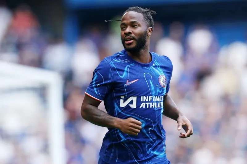 Raheem Sterling được cho sẽ cân nhắc khả năng chuyển đến Man.United.