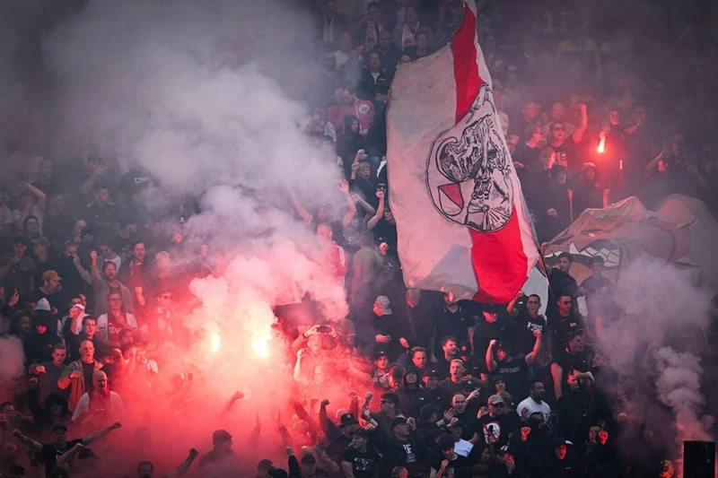 Bầu không khí nóng bỏng thường thấy trong các trận đấu giữa Feyenoord gặp Ajax