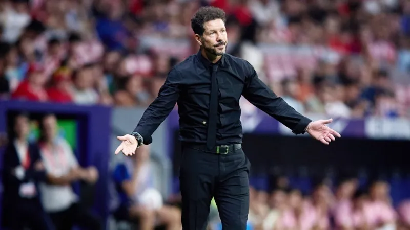 HLV Diego Simeone thất vọng khi Atletico không thể tìm mành lưới sau 25 nỗ lực dứt điểm. Rodrigo Riquelme.jpg
