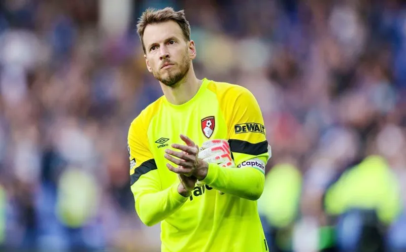 Arsenal ký hợp đồng với thủ thành Neto theo dạng cho mượn một mùa giải từ Bournemouth.