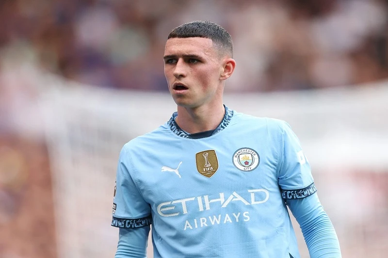 Phil Foden được ra sân ở trận khai mùa nhưng rõ ràng anh vẫn chưa sẵn sàng về thể trạng.