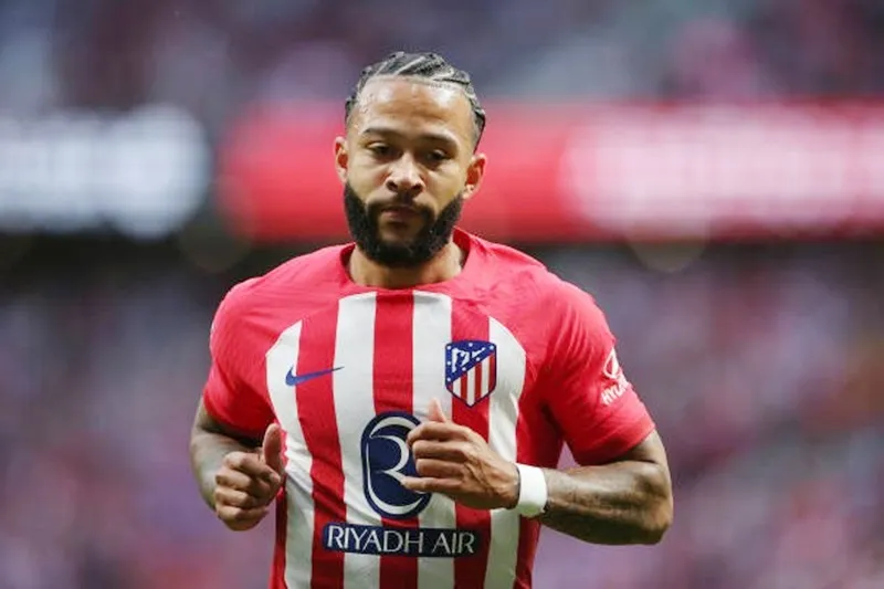 Depay sau khi rời Atletico Madrid đang “không chốn dung thân” Depay.jpg