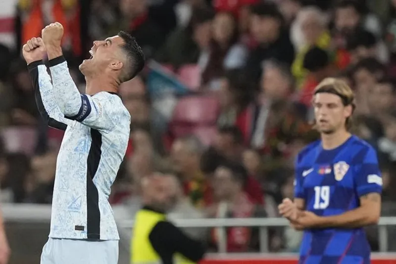 Cristiano Ronaldo ghi bàn thứ 900 trong sự nghiệp giúp Bồ Đào Nha đánh bại Croatia. Cristiano Ronaldo 2.jpg