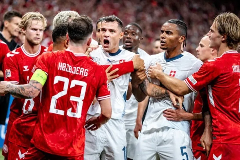 Sự căng thẳng giữa 2 bên sau bàn mở tỷ số của chủ nhà Đan Mạch Granit Xhaka 1.jpg