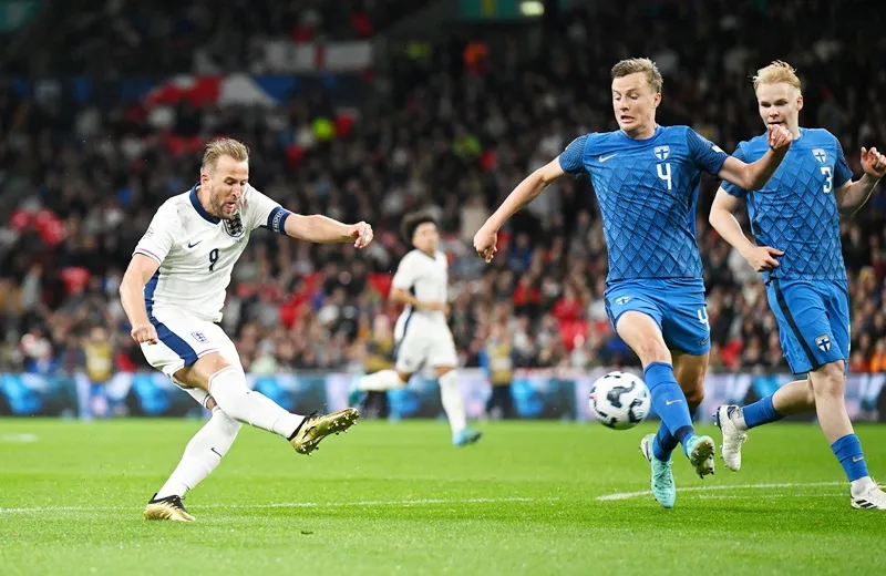 Cú đúp vào lưới Phần Lan giúp Harry Kane có 68 bàn thắng và củng cố vị thế chân sút mọi thời đại. Harry Kane.jpg