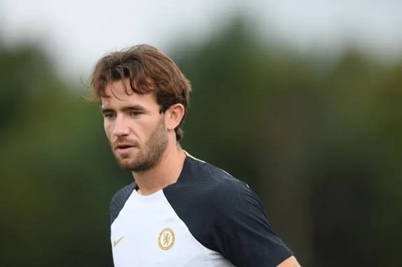 Lúc này, Ben Chilwell vẫn đang tập luyện riêng tại Chelsea Ben Chilwell.jpg
