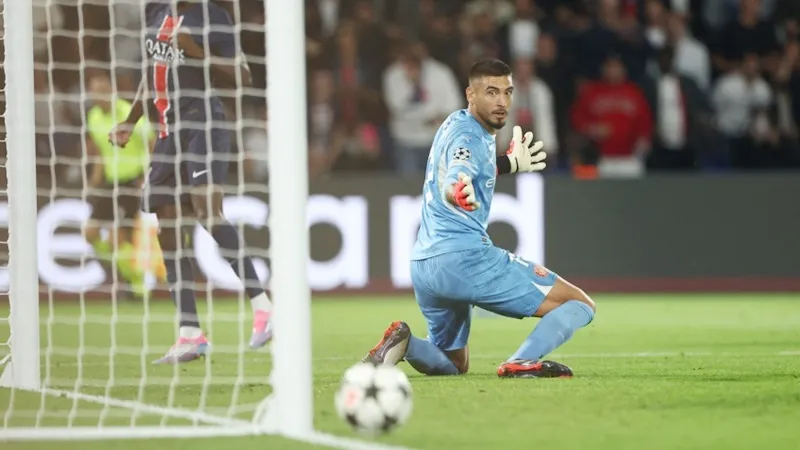Thủ thành Paulo Gazzaniga của đội khách đã “biếu” cho PSG một món quà lớn. Paulo Gazzaniga.jpg