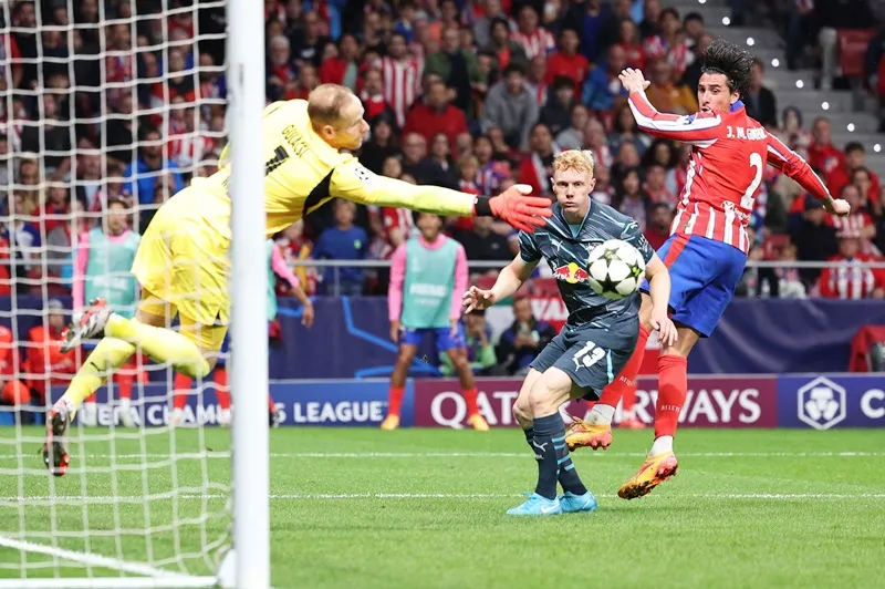 Jose Maria Gimenez đánh đầu ở phút 90 mang về chiến thắng 2-1 cho Atletico Madrid trước RB Leipzig. RB Leipzig1.jpg