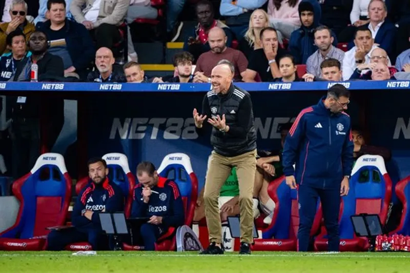 HLV Erik ten Hag thất vọng với việc các chân sút của mình bỏ lỡ quá nhiều cơ hội. Erik ten Hag.jpg