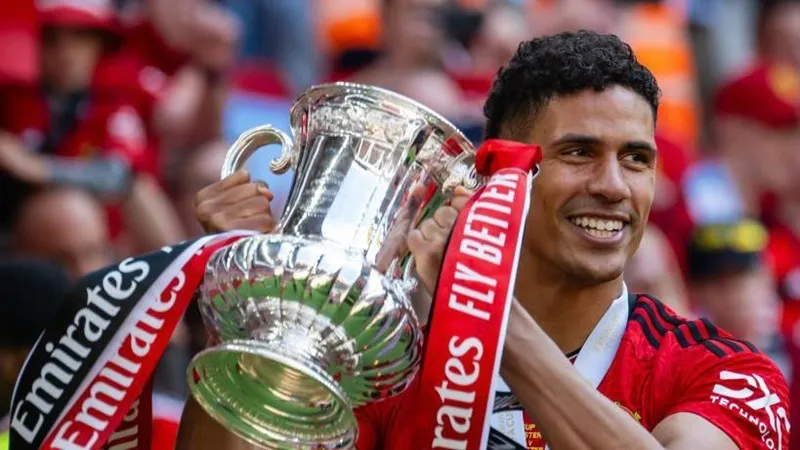 FA Cup năm 2023 cùng Man.United là danh hiệu cuối cùng mà Varane giành được. Raphaël Varane.jpg