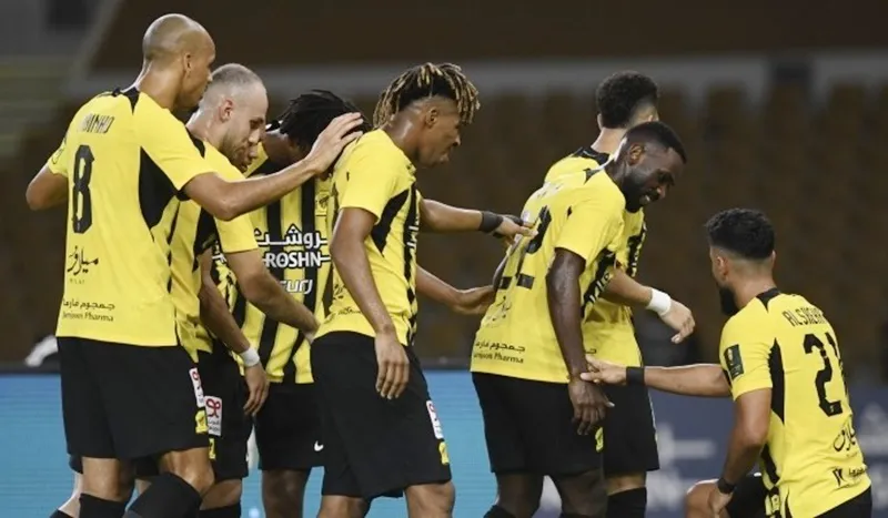 Al-Ittihad tạm chiếm ngôi đầu bảng sau cuộc lội ngược dòng trước Al-Khaleej Al-Ittihad.jpg