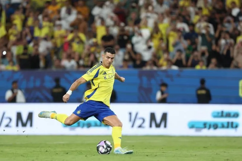 Pha sút phạt đền thành công giúp Ronaldo có bàn thắng thứ 903 trong sự nghiệp Ronaldo 1.jpg