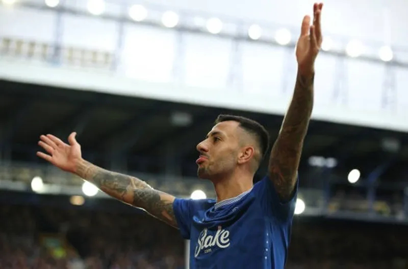 Dwight McNeil là người hùng của Everton khi ghi cả 2 bàn trong chiến thắng 2-1 trước Crystal Palace Dwight McNeil.jpg