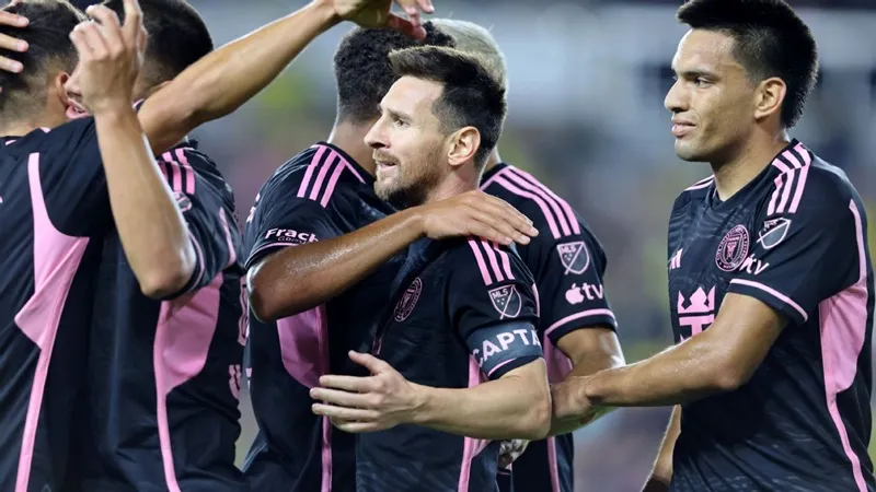Lionel Messi ghi cú đúp giúp Inter Miami thắng 3-2 trước Columbus Crew và giành Supporters' Shield 2024.