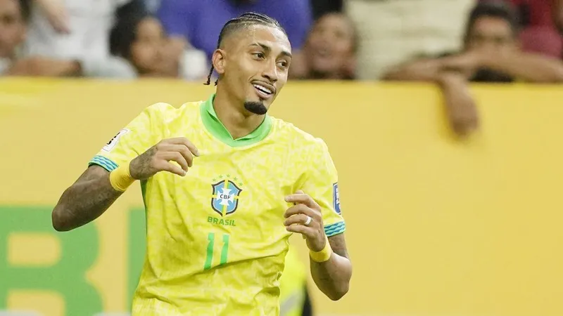 Brazil đại thắng Peru 4-0 nhờ 2 cú sút phạt đền mở tỷ số của Raphinha. Brazil.jpg