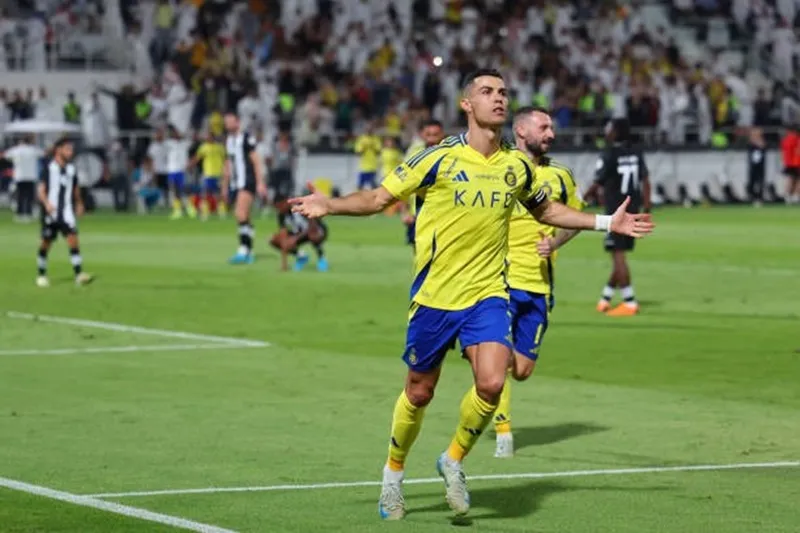Ronaldo đá phạt đền thành công ở phút 90+7 Ronaldo.jpg
