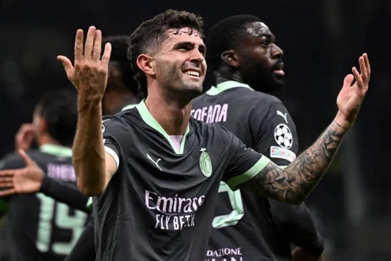 Pulisic lập công đưa AC Milan vươn lên dẫn trước 1-0 Pulisic.jpg