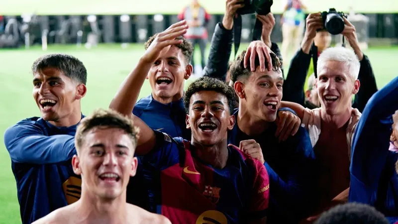 Barcelona có đội hình trẻ nhất tại La Liga với độ tuổi trung bình chỉ 23,6 tuổi. Barcelona.jpg
