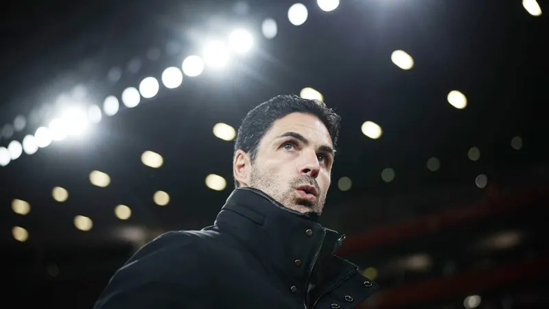 HLV Mikel Arteta kêu gọi cầu thủ Arsenal thay vì chán nản với cuộc khủng hoảng nhân sự hãy đứng lên chiến đấu.