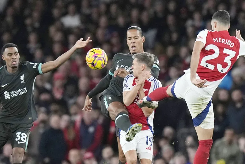 Van Dijk càng xuất sắc càng khiến người hâm mộ Liverpool lo lắng khi hợp đồng của anh sẽ hết hạn vào cuối mùa. Virgil van Dijk 1.jpg