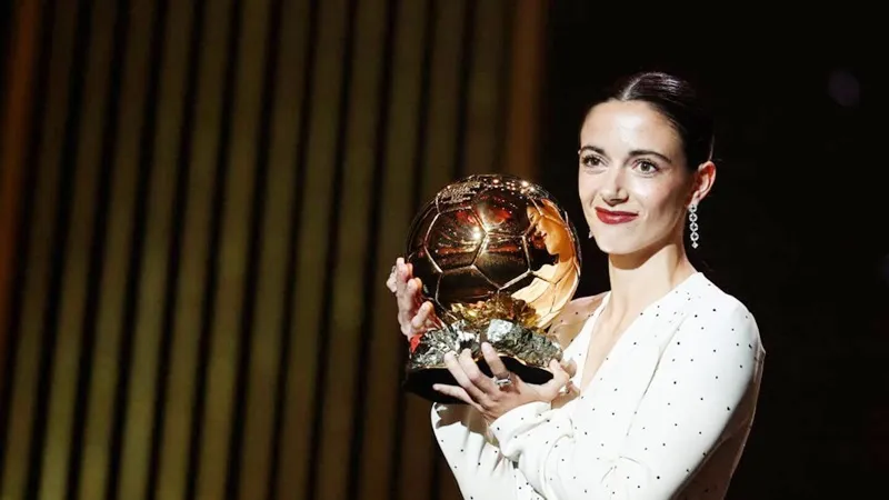 Aitana Bonmati năm thứ 2 liên tiếp giành giải Quả bóng Vàng nữ. Bonmati.jpg